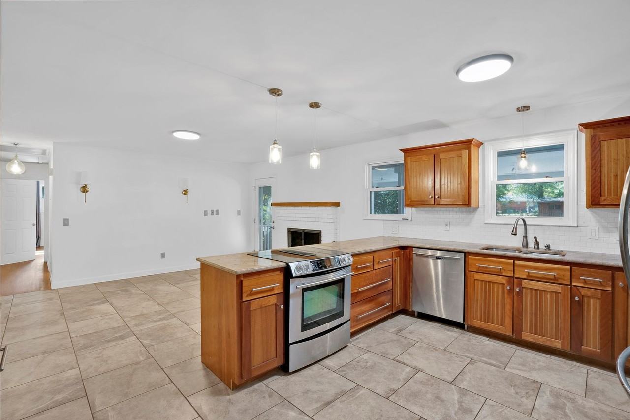 108 Holmes Dr - Photo 6 of 19