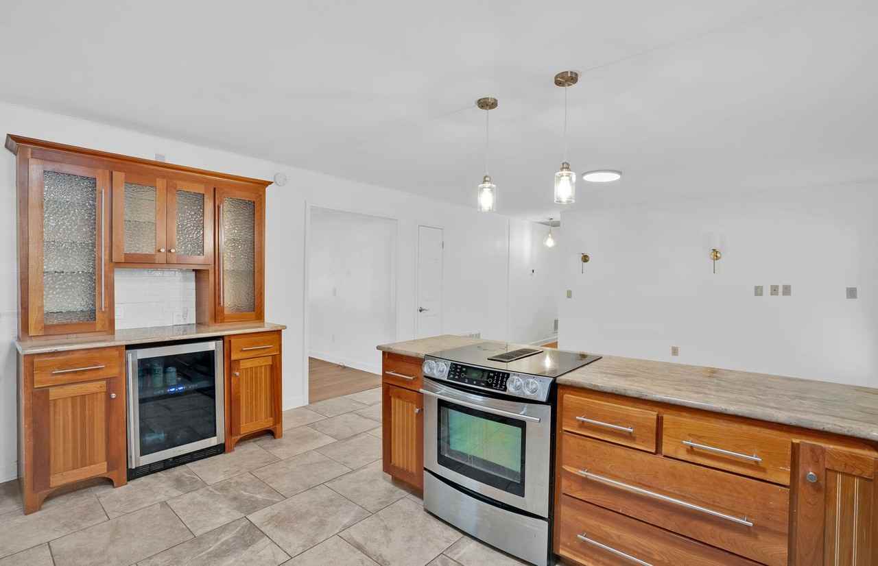 108 Holmes Dr - Photo 7 of 19
