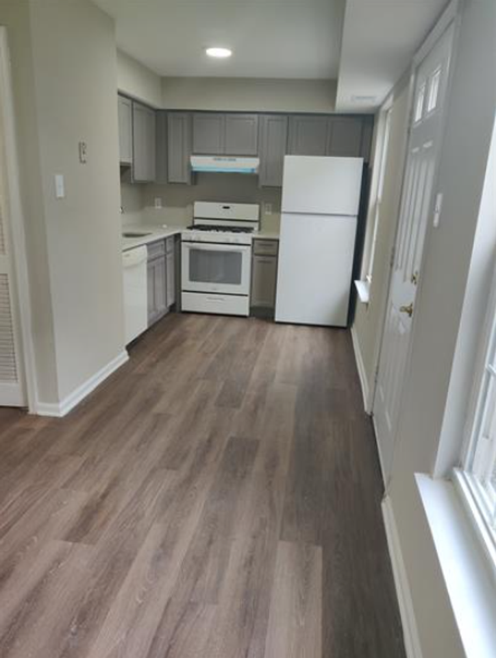 2718 Titan St - Photo 2 of 10