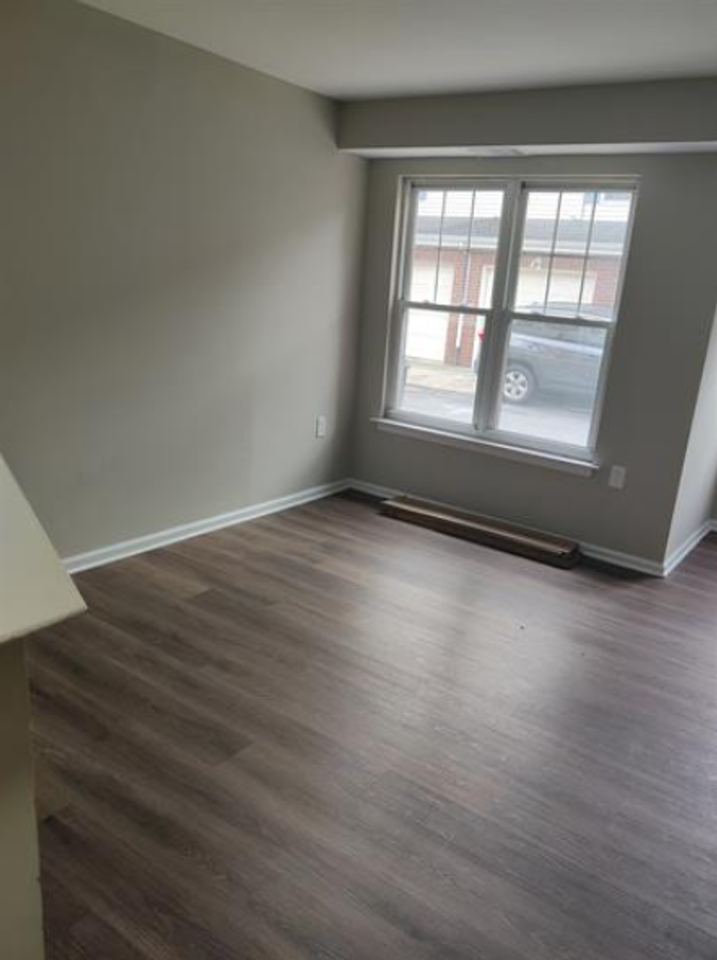 2718 Titan St - Photo 4 of 10