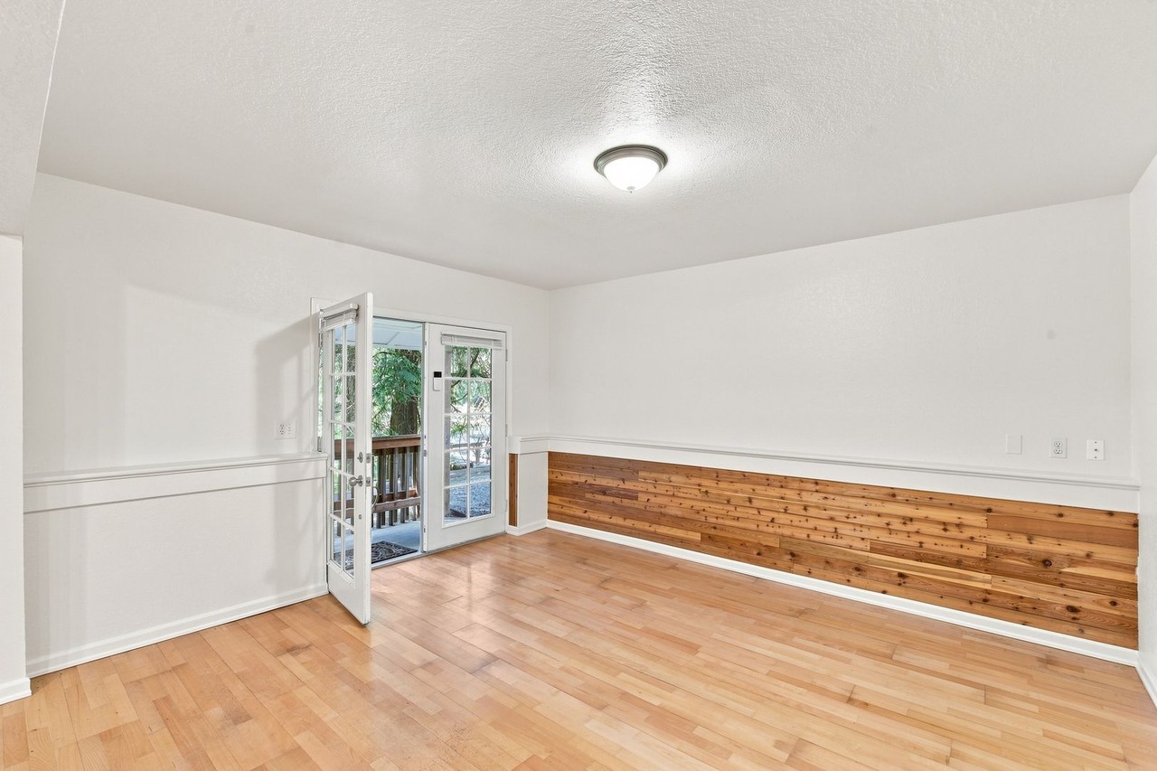 1218 209th Ave Ne #B - Photo 7 of 15