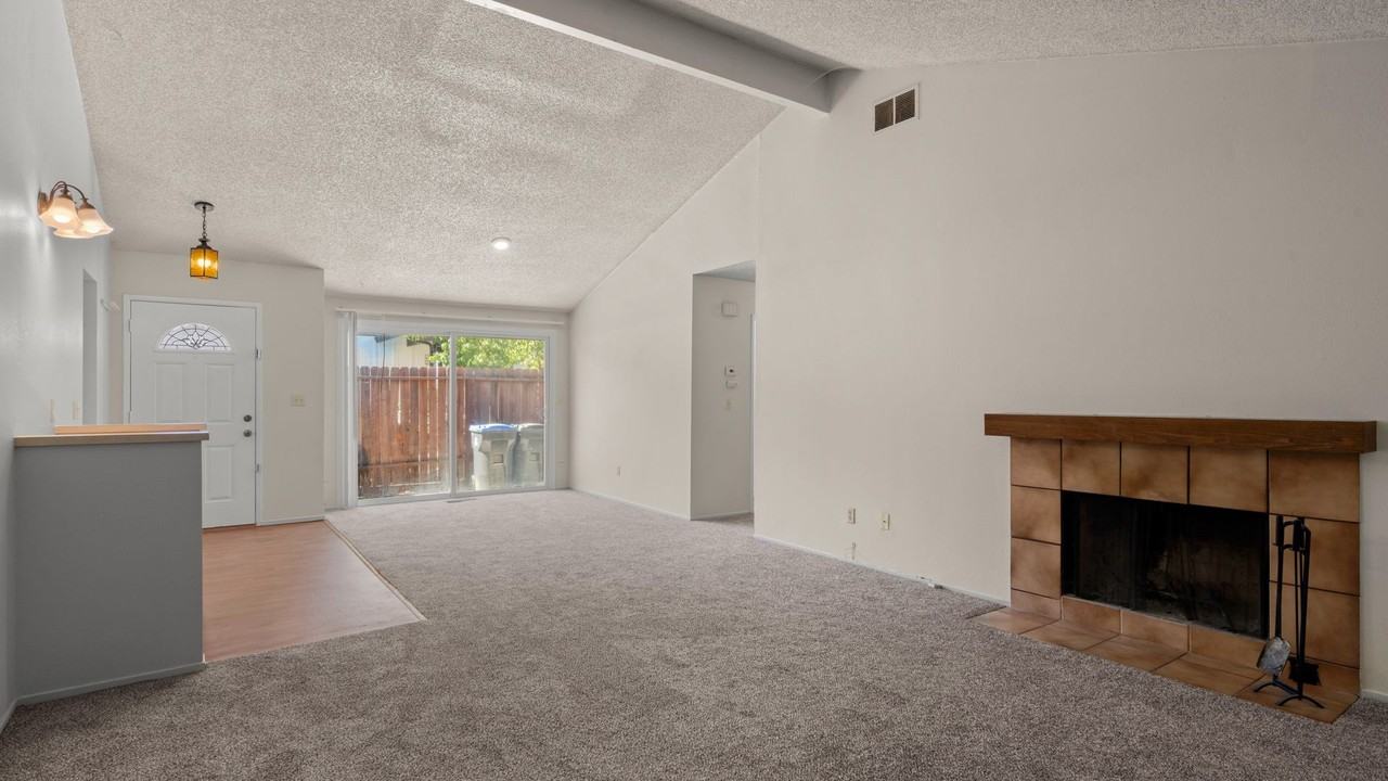 4815 Greenridge Ct - Photo 3 of 15