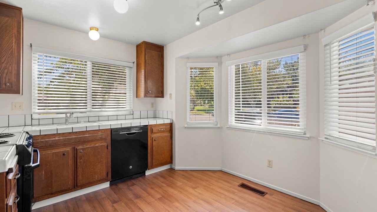4815 Greenridge Ct - Photo 5 of 15