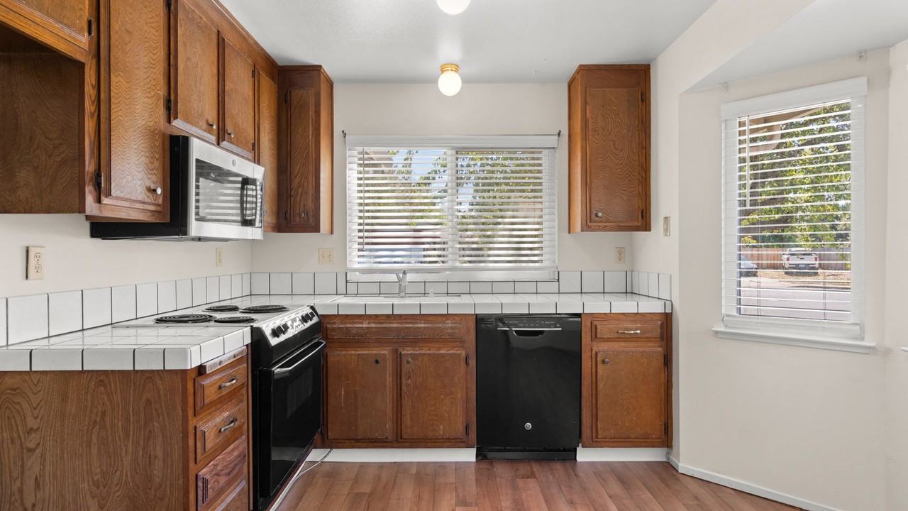 4815 Greenridge Ct - Photo 6 of 15