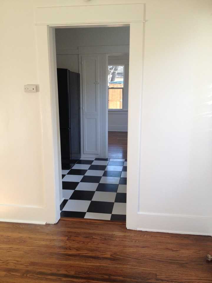 423 E Mill St - Photo 3 of 10