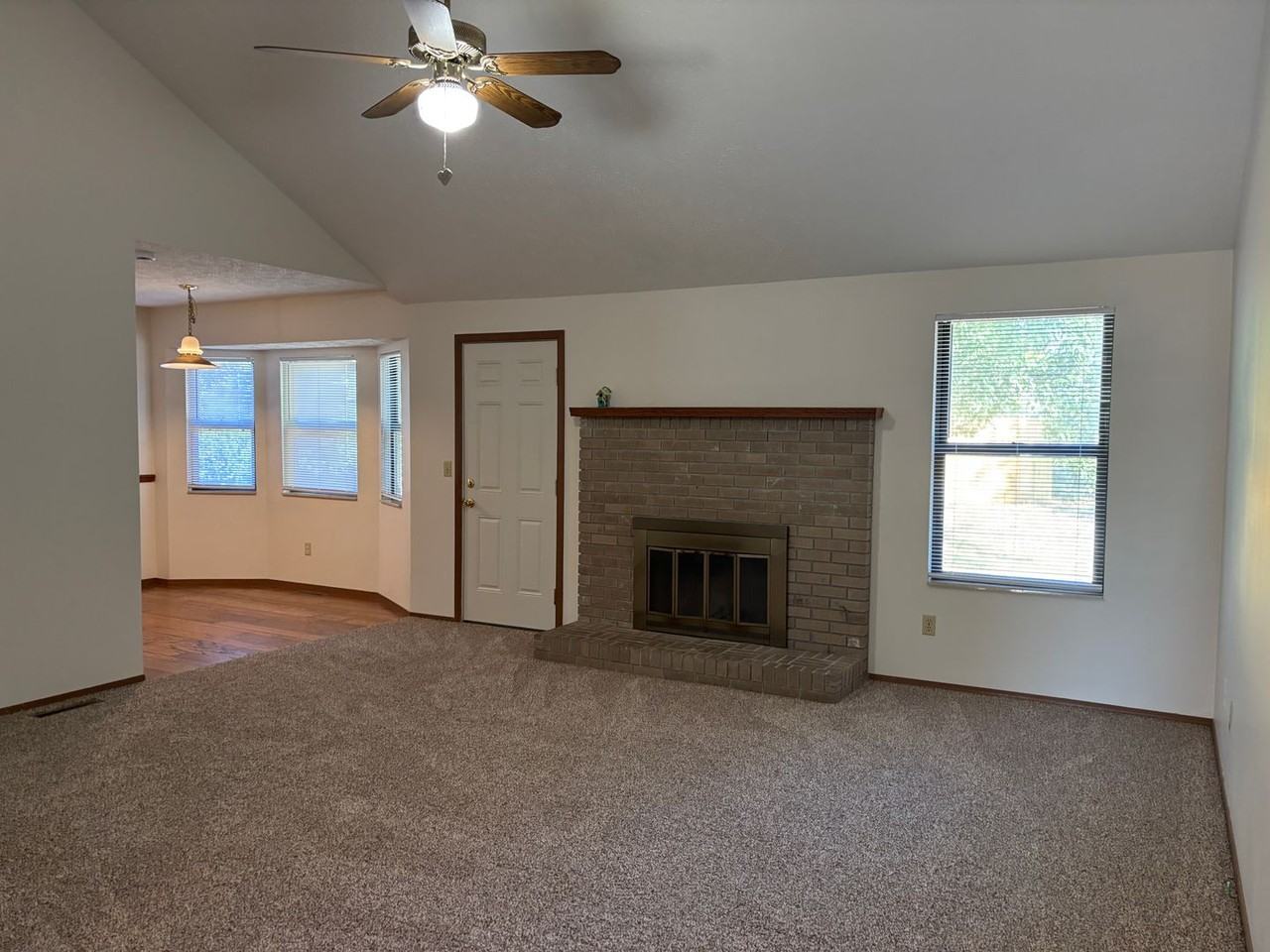 2790 W Primrose Ln - Photo 3 of 21