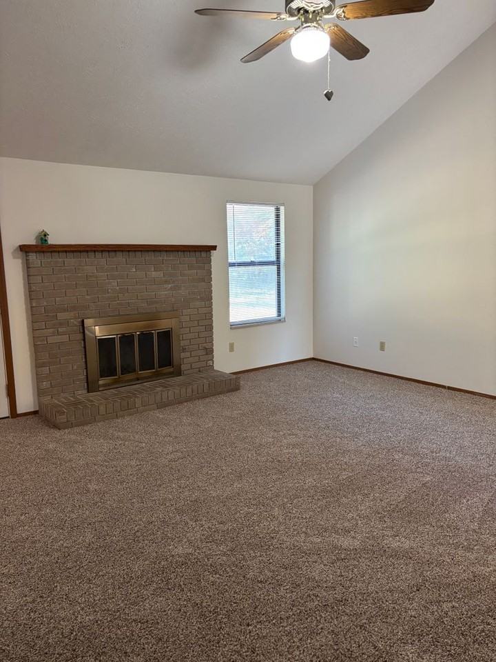 2790 W Primrose Ln - Photo 4 of 21