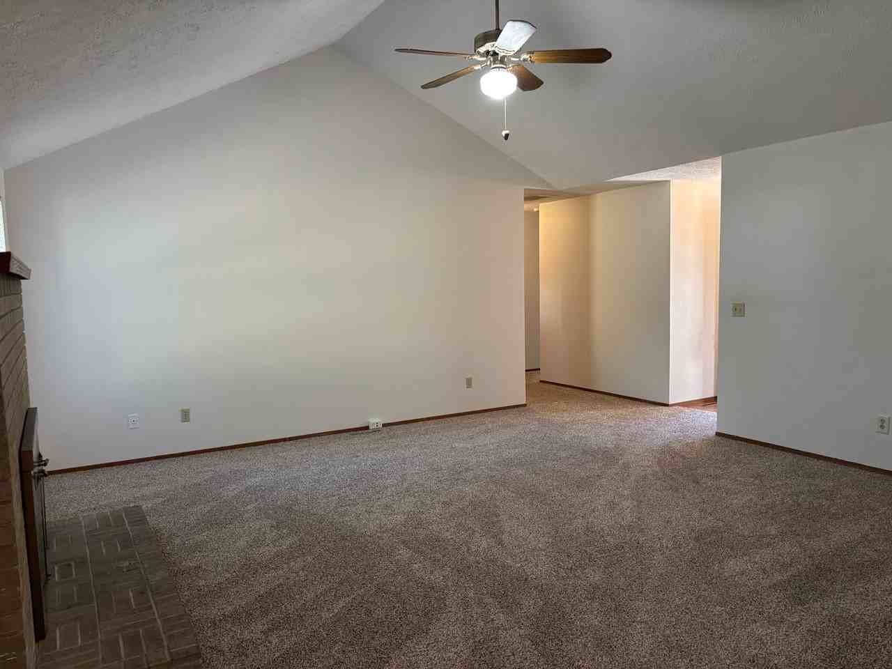 2790 W Primrose Ln - Photo 5 of 21