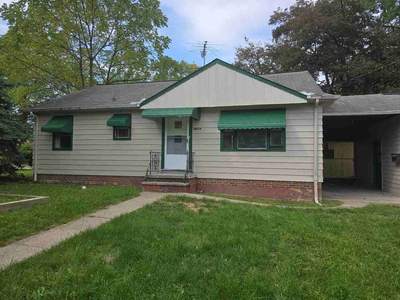 4614 E 104th St - Photo 2 of 5