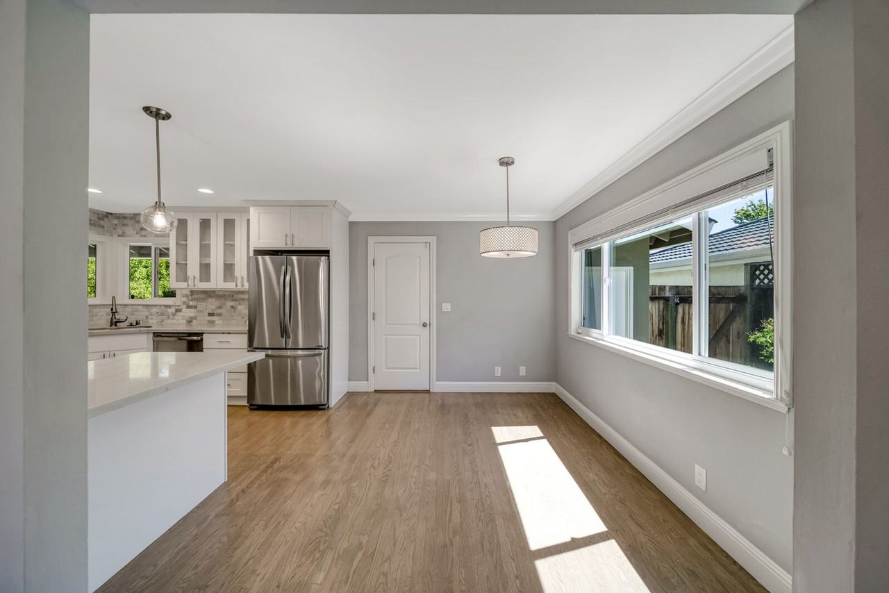 5741 Seifert Ave - Photo 5 of 29