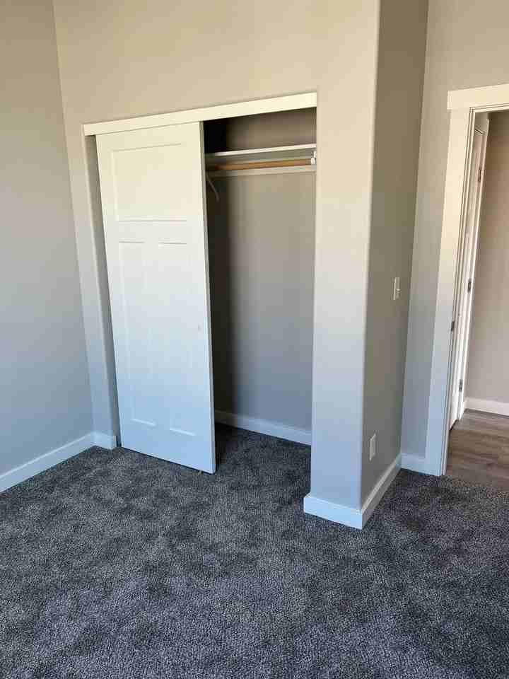 1011 6th Ave Ne - Photo 4 of 15