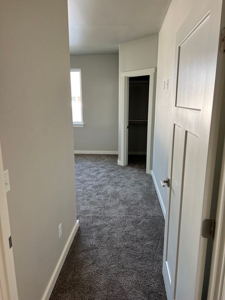 1011 6th Ave Ne - Photo 6 of 15