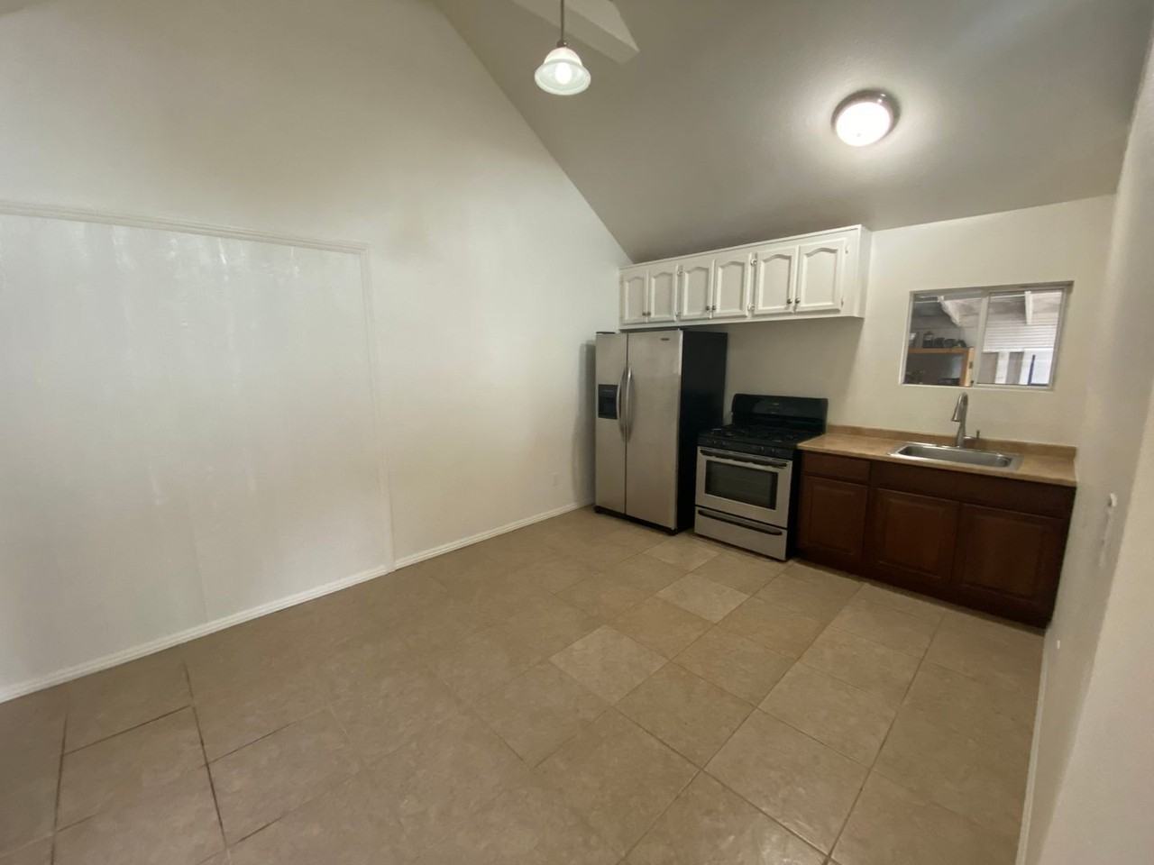 421 E Mill St - Photo 2 of 6