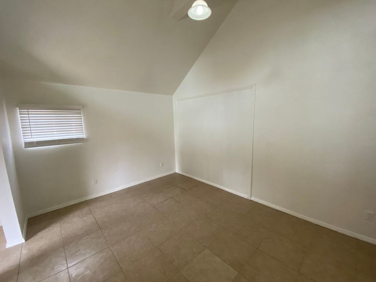 421 E Mill St - Photo 3 of 6