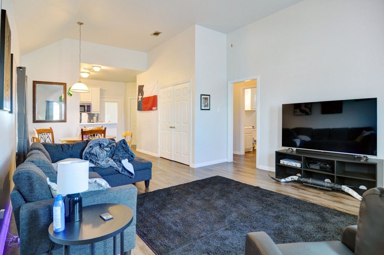 2811 Wayside Ave - Photo 2 of 20