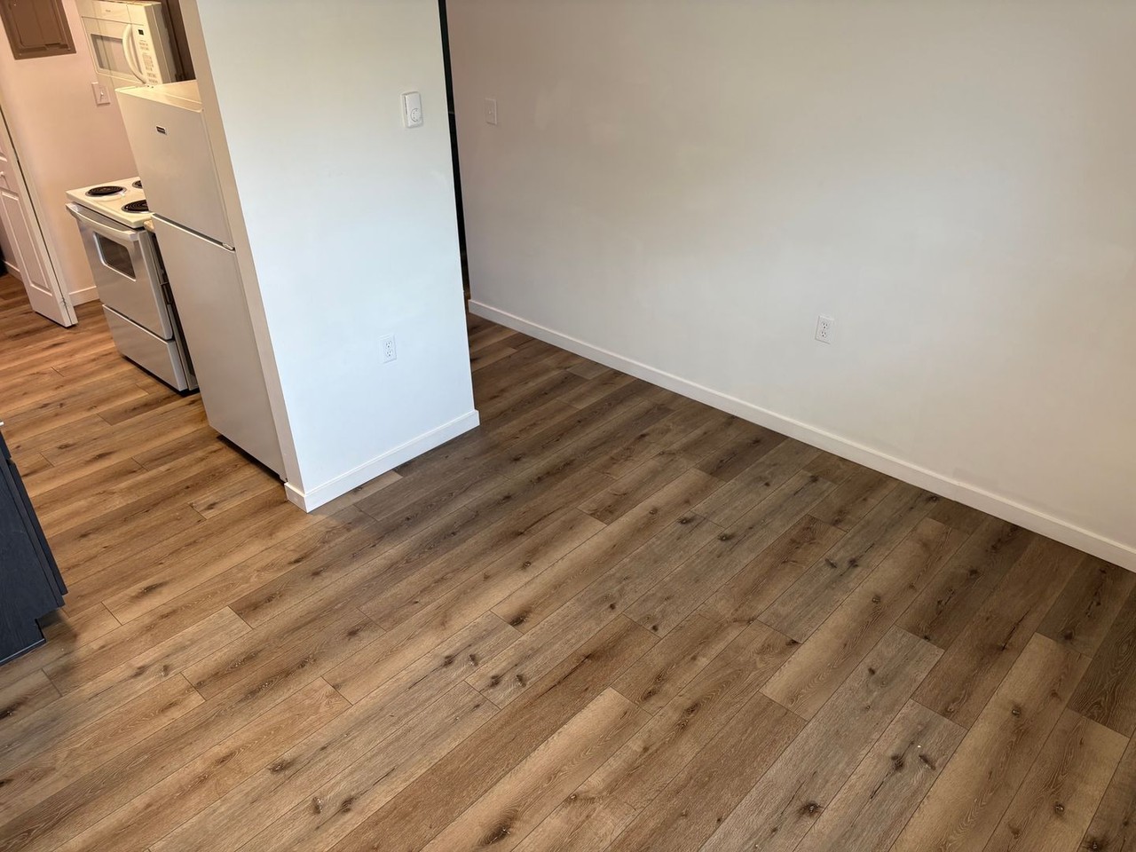 603 N State St - Photo 3 of 10