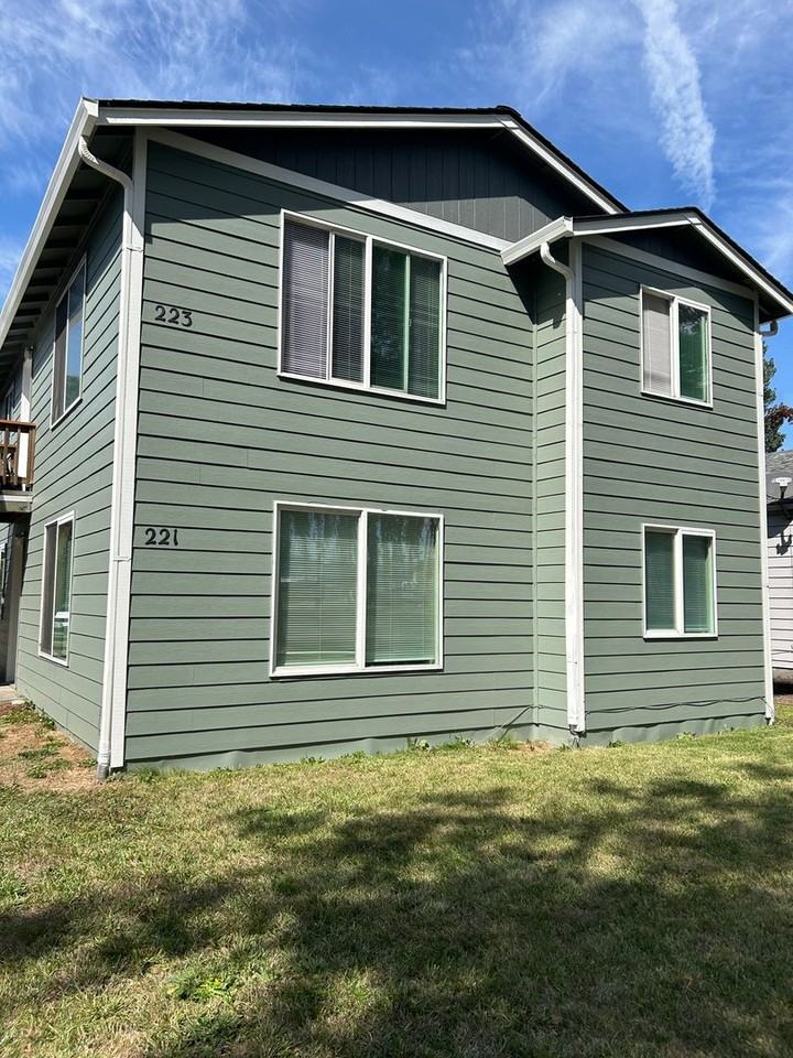 221 Oregon Way - Photo 2 of 15