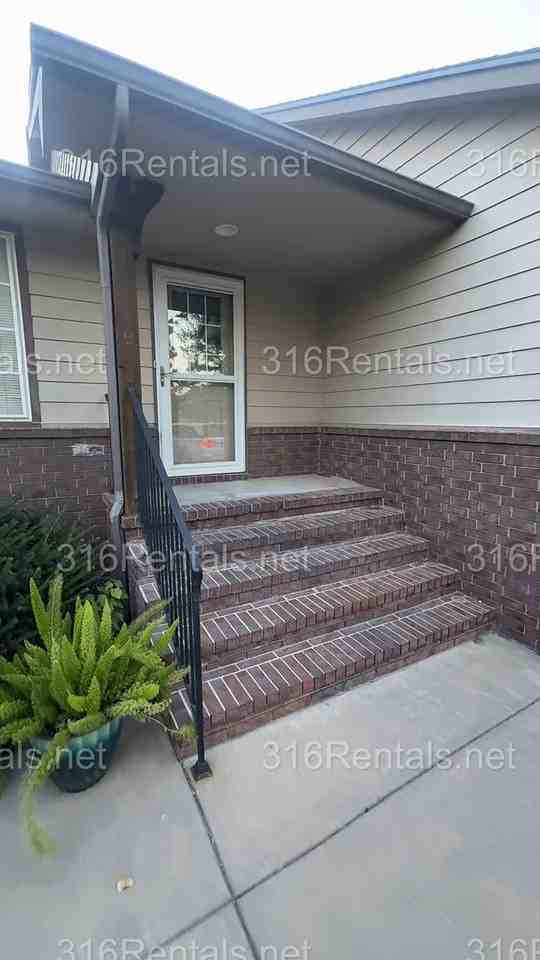 417 W Odell Ct - Photo 2 of 20