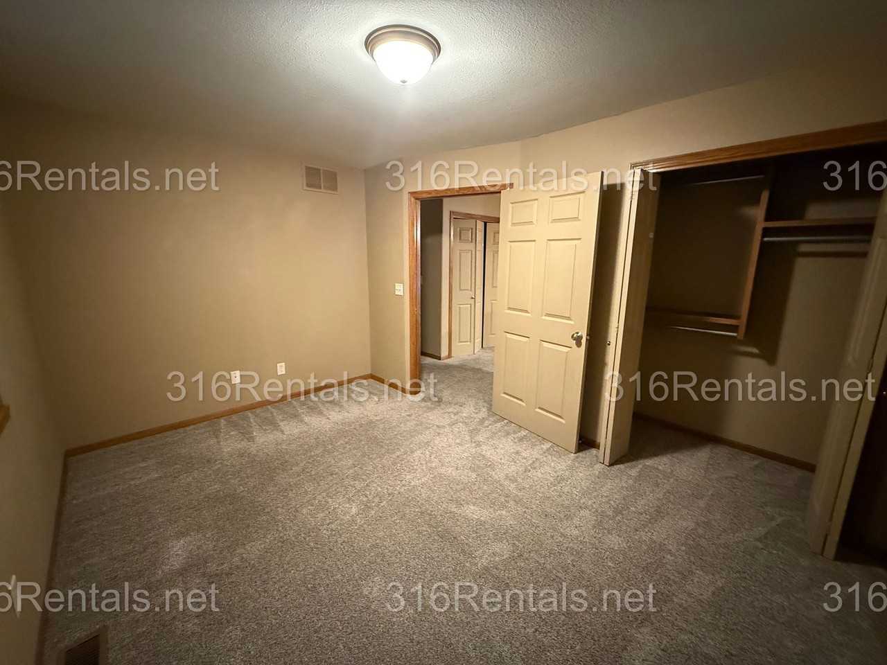 417 W Odell Ct - Photo 7 of 20