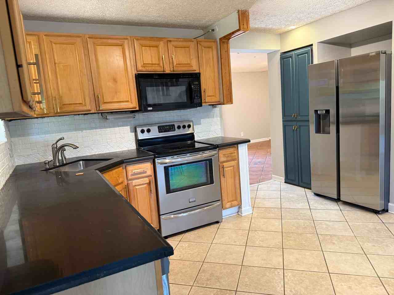 272 Rio Vista Dr - Photo 3 of 15