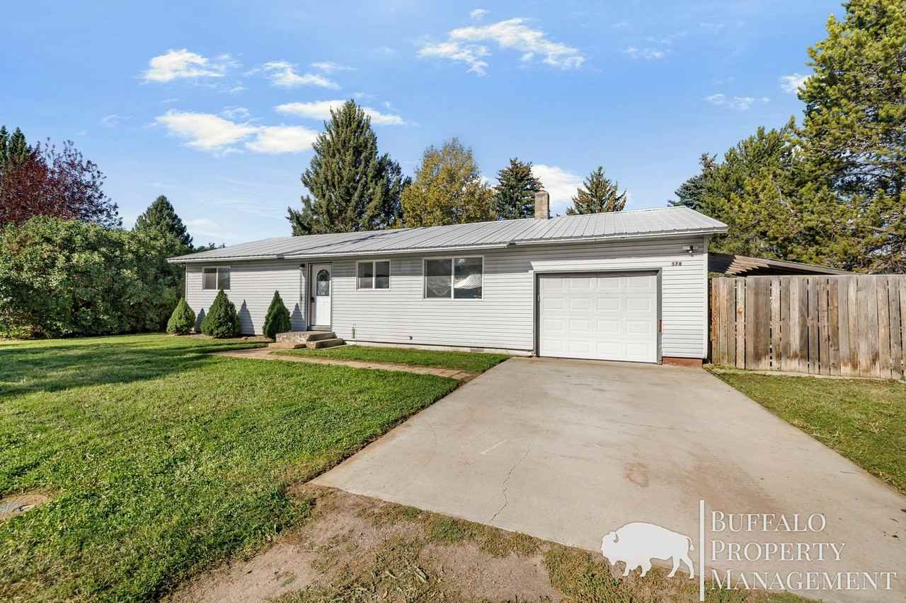 578 Maple Leaf Dr - Photo 3 of 35