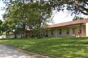 featured image of De Soto Apartments