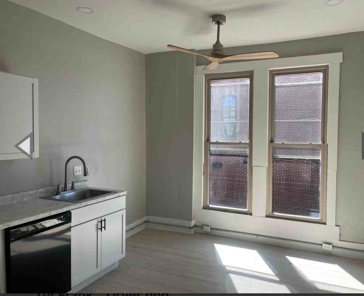 114 E Franklin St #4 - Photo 4 of 7