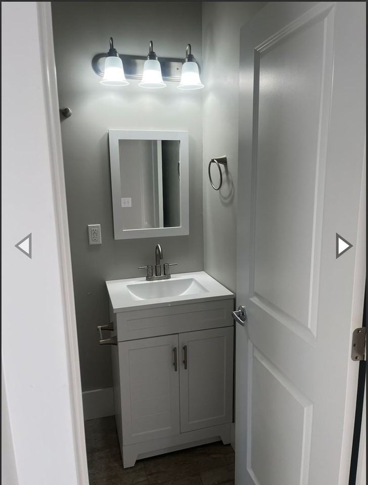 114 E Franklin St #4 - Photo 5 of 7