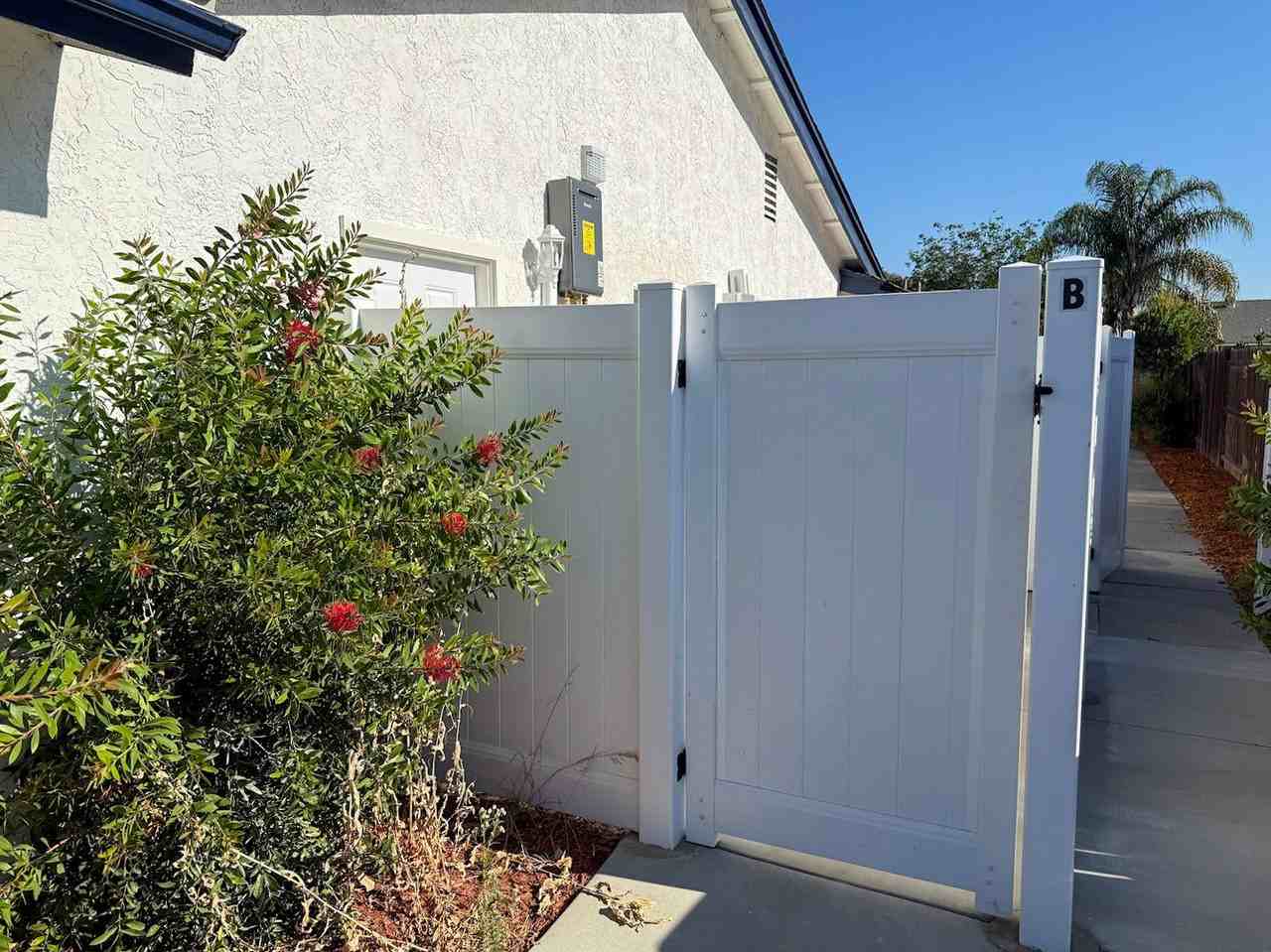 27318 Cabrillo Dr - Photo 2 of 11