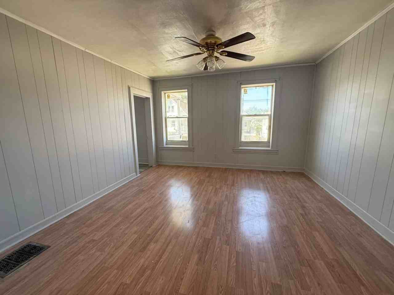 1121 Saint Vincent St - Photo 2 of 6