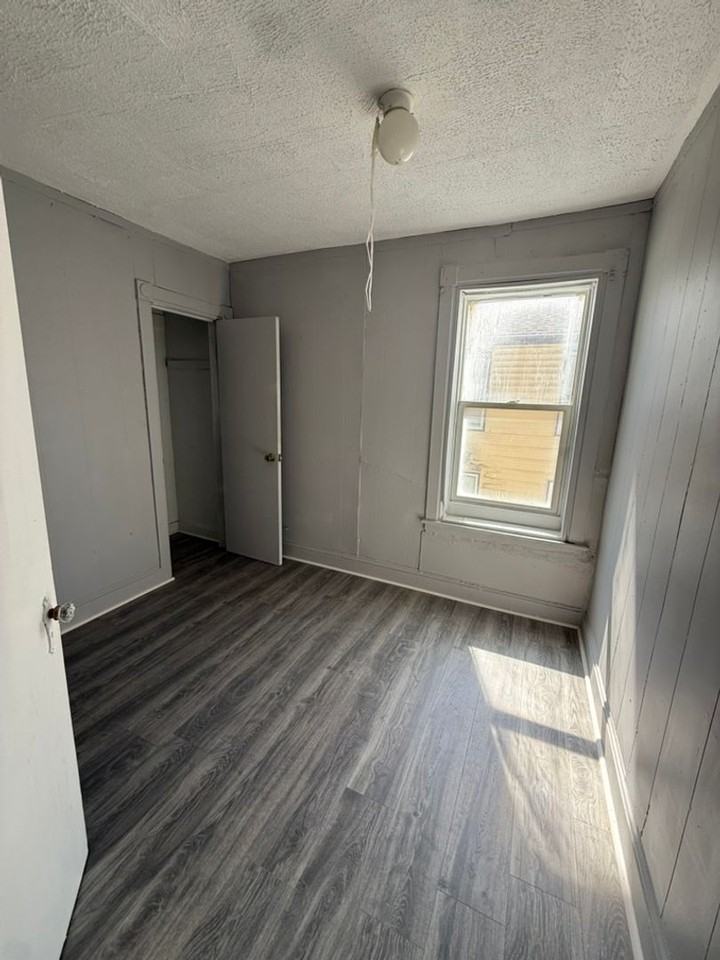 1121 Saint Vincent St - Photo 3 of 6