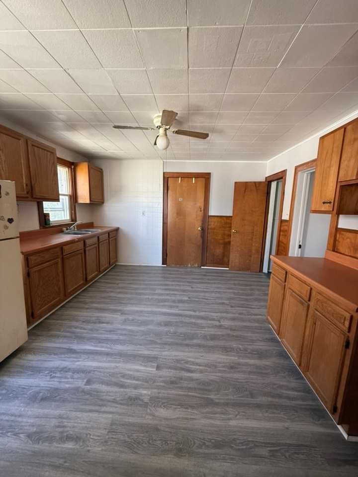 1121 Saint Vincent St - Photo 4 of 6