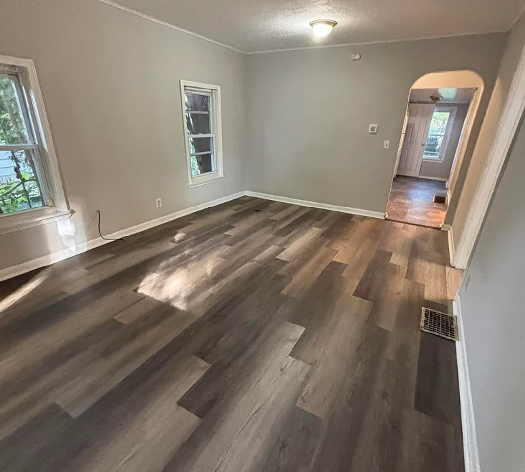 411 S Hayford Ave - Photo 3 of 24