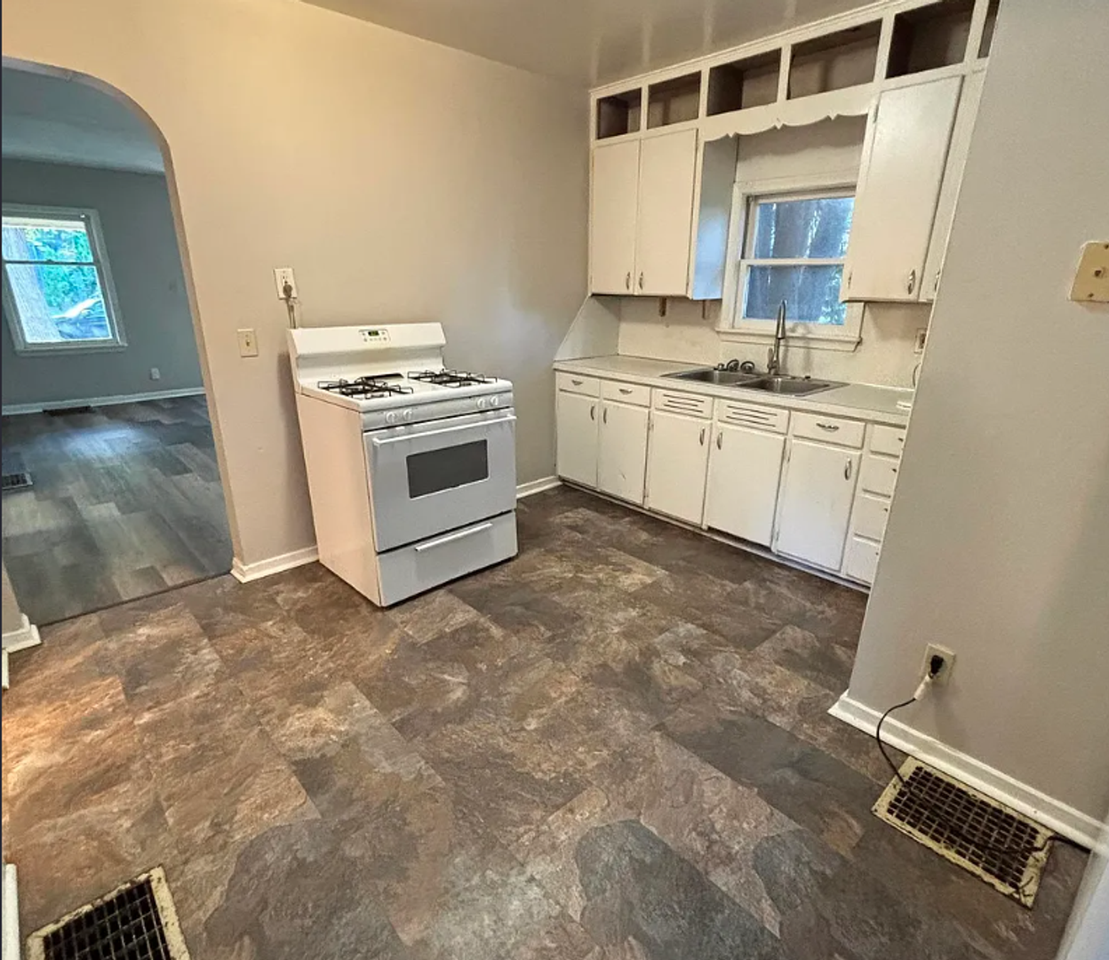411 S Hayford Ave - Photo 5 of 24