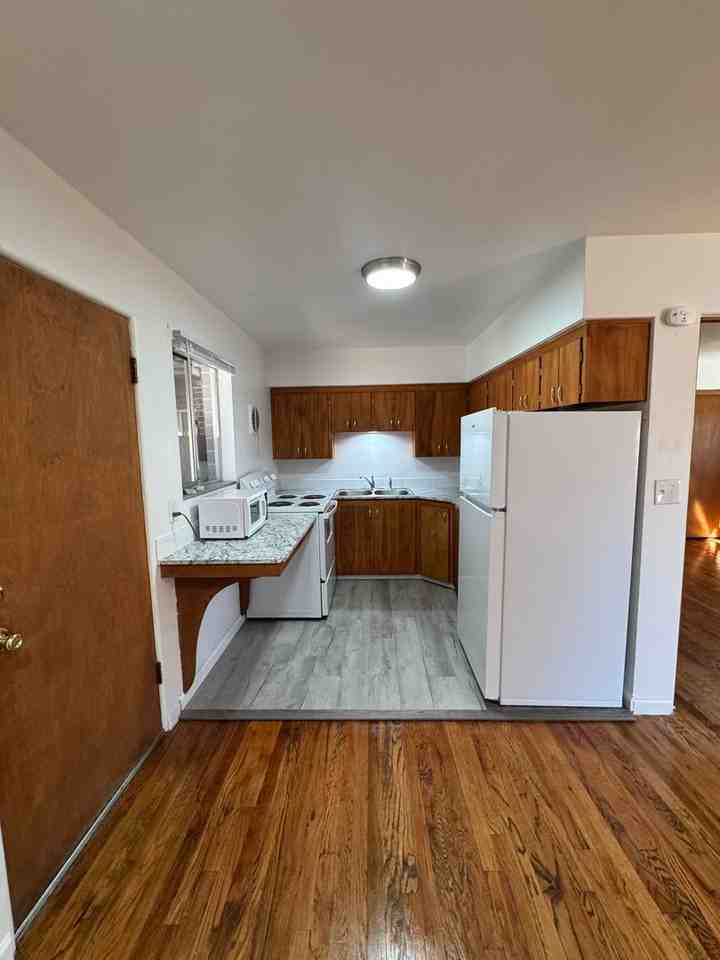 1203 1/2 W Yakima Ave - Photo 3 of 7
