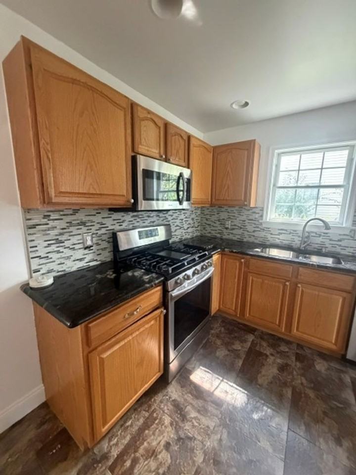 326 Elmshire Dr - Photo 2 of 11