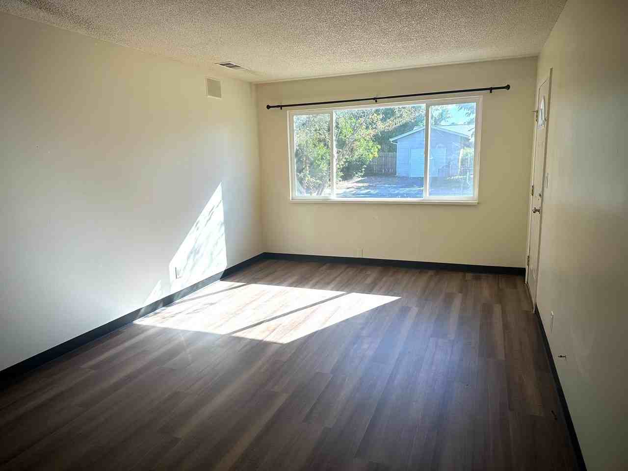 3970 Meteor St - Photo 2 of 19