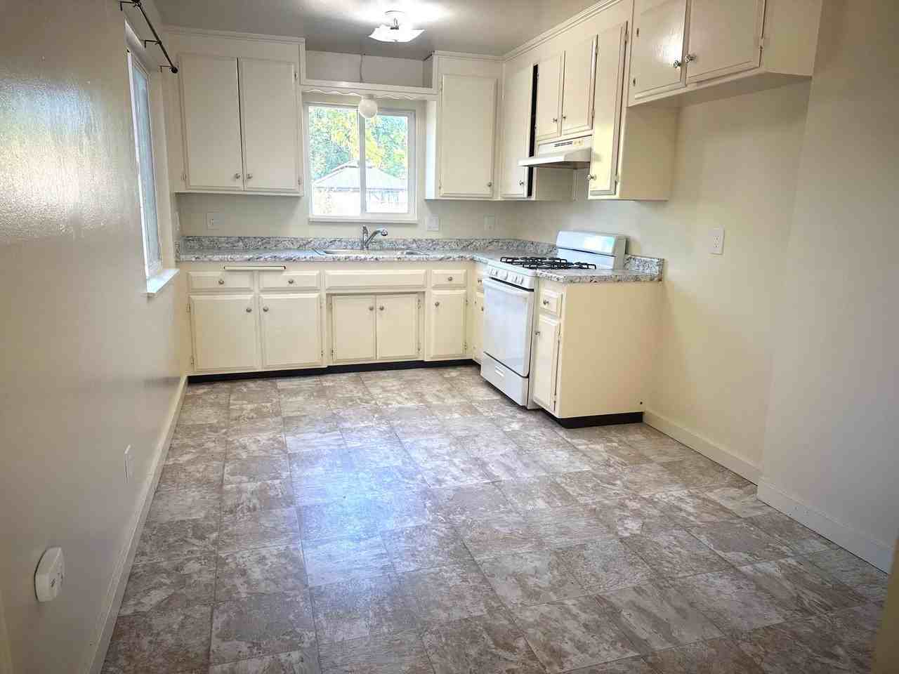 3970 Meteor St - Photo 4 of 19