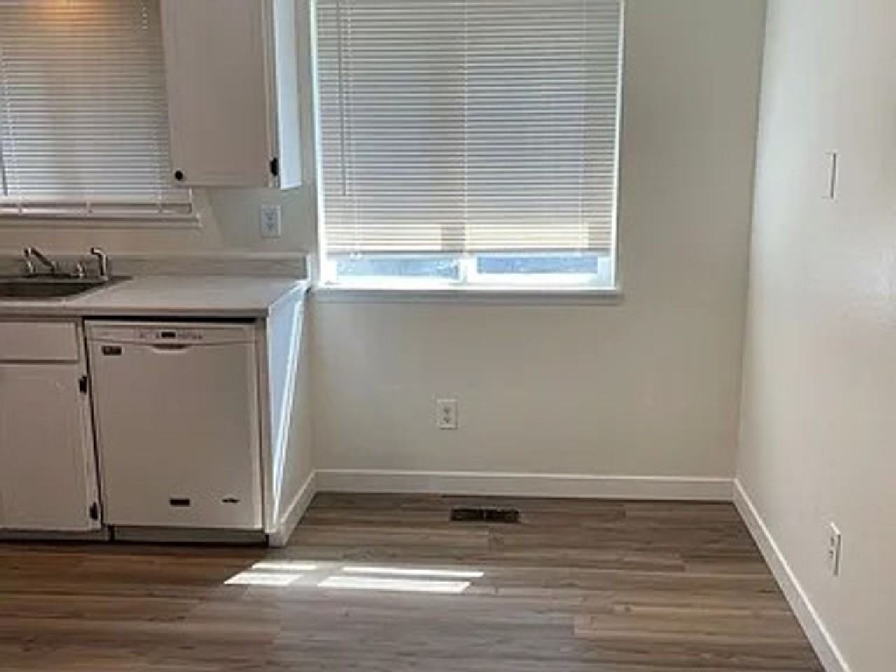 409 Se 165th Ave - Photo 3 of 16