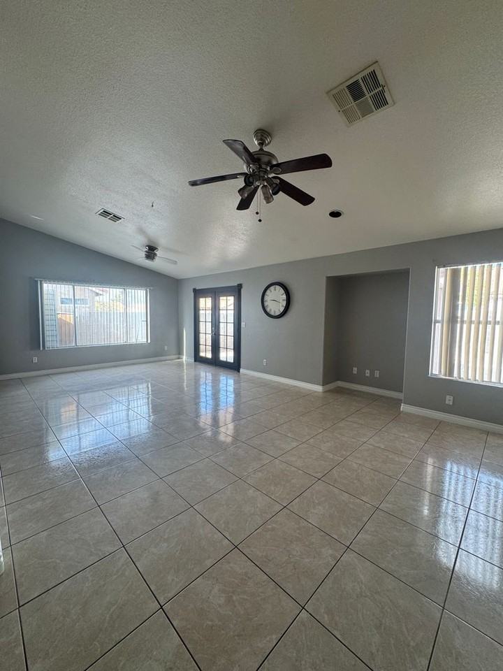 5033 Vista Del Rancho Way - Photo 5 of 19