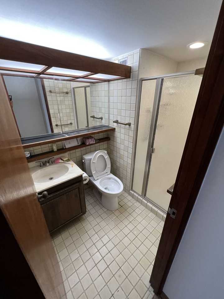 1521 Punahou St #501 - Photo 7 of 36
