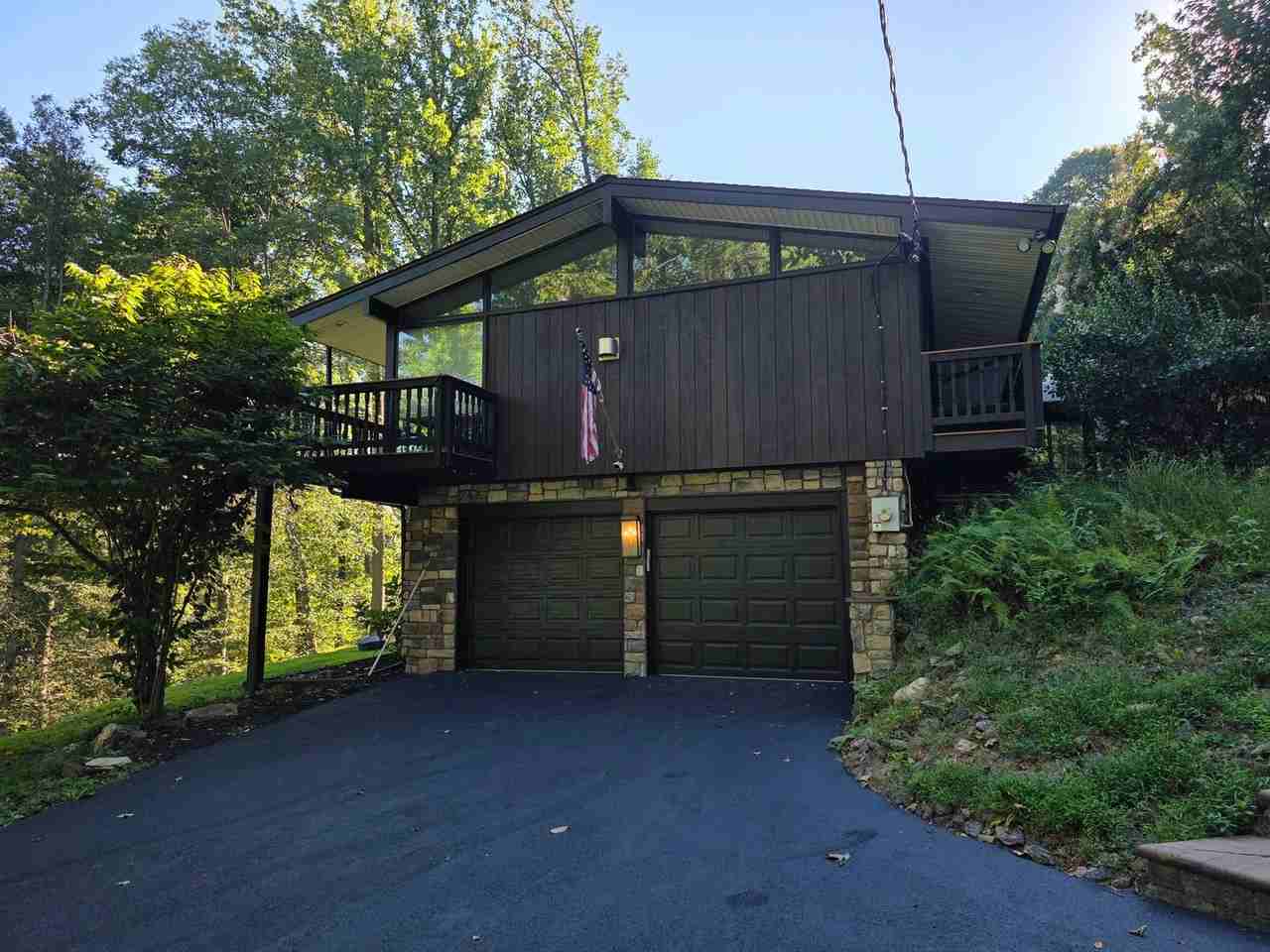 27 Bridleshire Rd - Photo 2 of 33