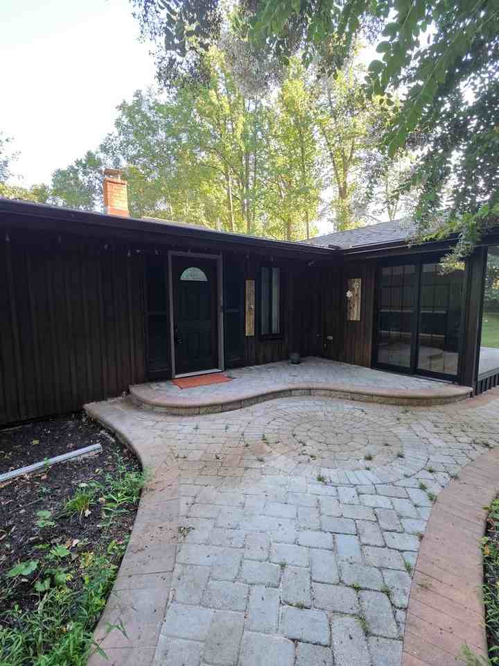 27 Bridleshire Rd - Photo 4 of 33
