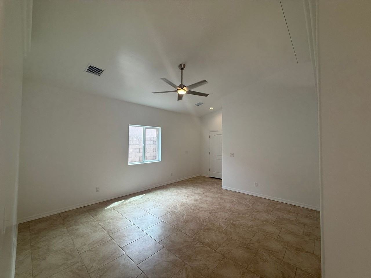 2631 Harrod Ave - Photo 3 of 10