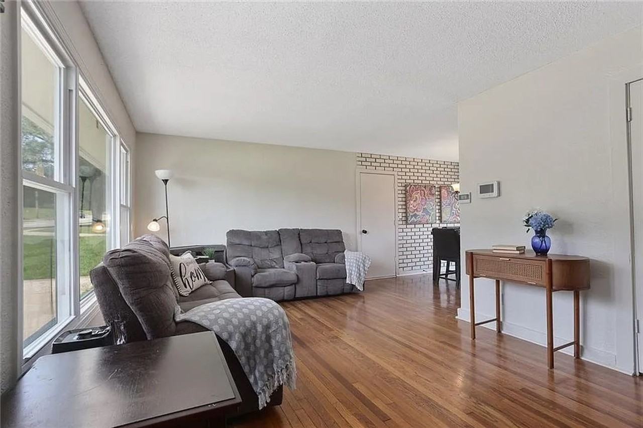 8500 Longview Rd - Photo 3 of 32