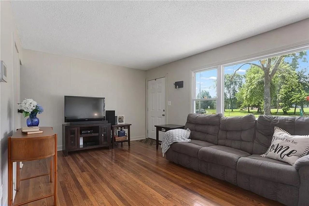 8500 Longview Rd - Photo 4 of 32