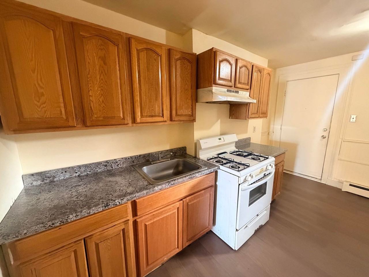 604 4th St - Photo 4 of 10