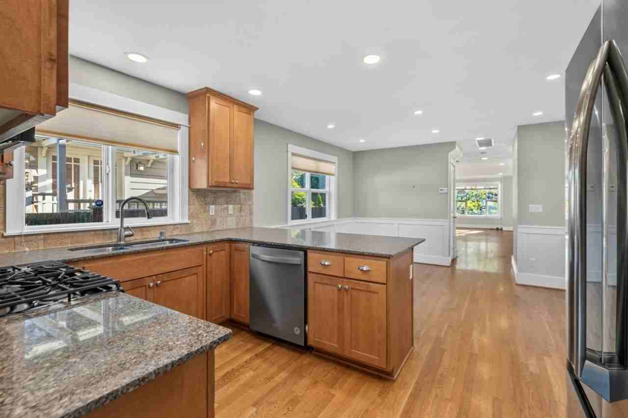 13749 Corliss Ave N - Photo 7 of 40