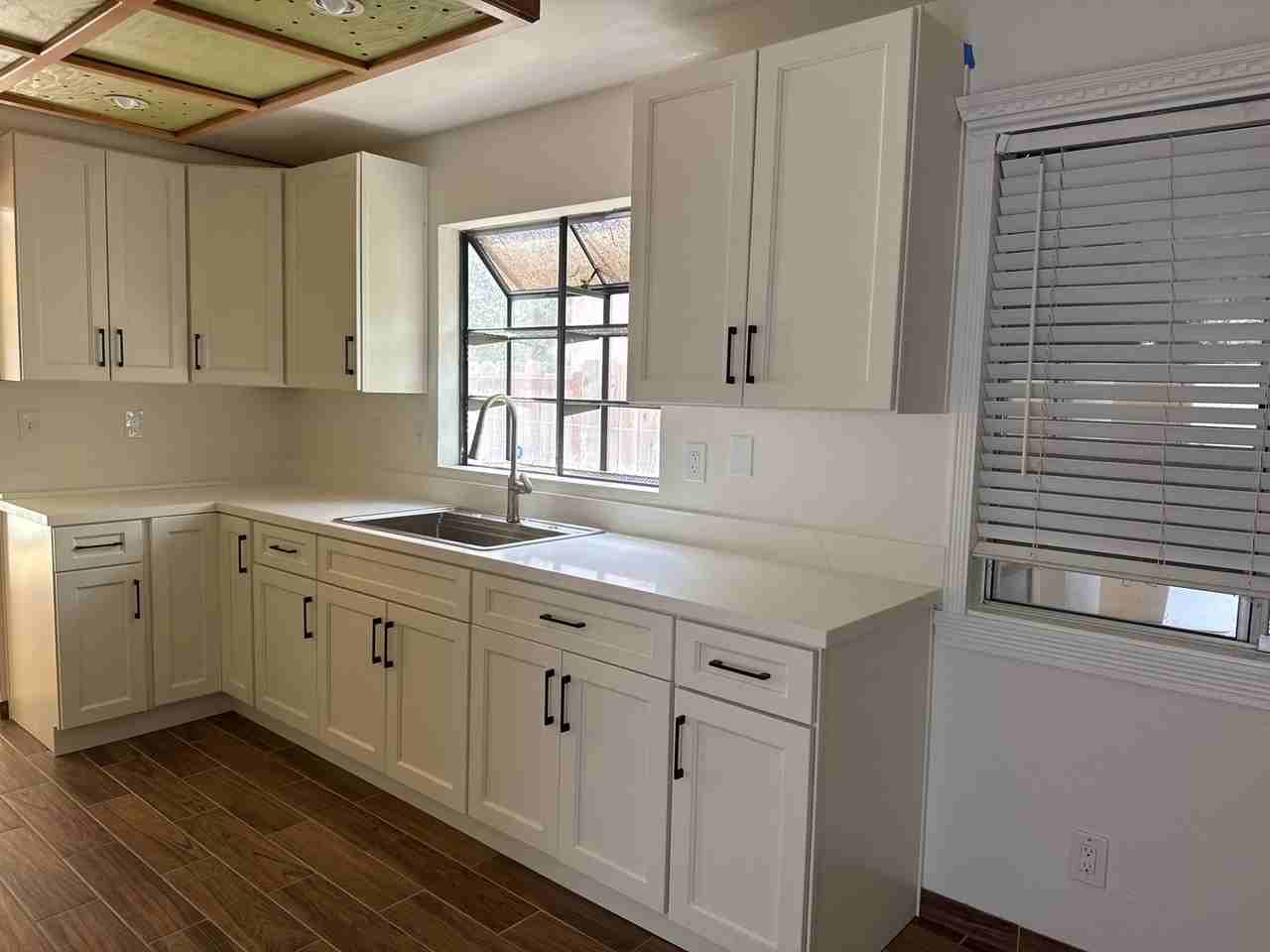 435 Whitney Ave - Photo 2 of 46