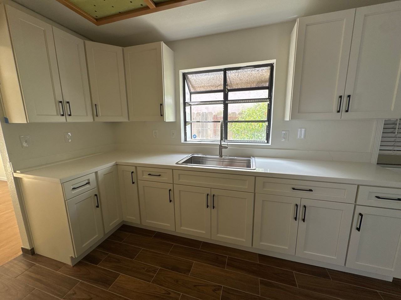 435 Whitney Ave - Photo 3 of 46